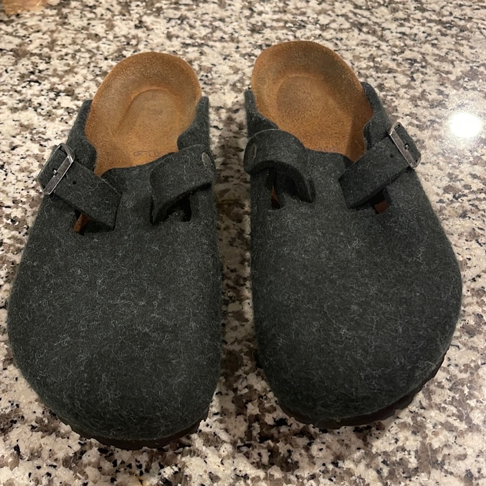 Worn once limited edition color green wool Birkenstock Boston size 39